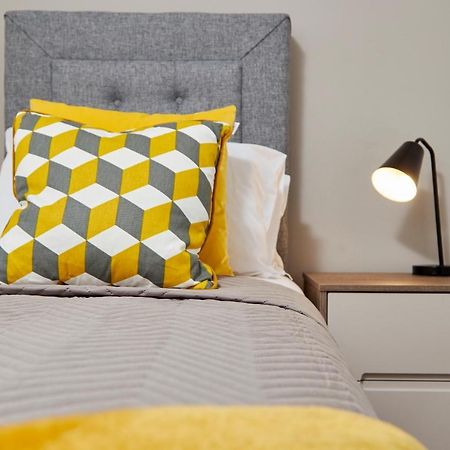 Lovely Central Abode - Amazing Views - Parking Apartment Manchester Bagian luar foto